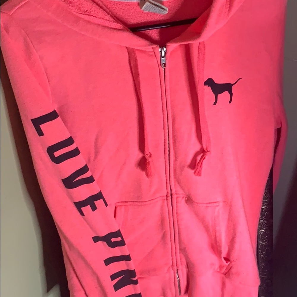 ⬇️ Victoria’s secret hoodie ⬇️